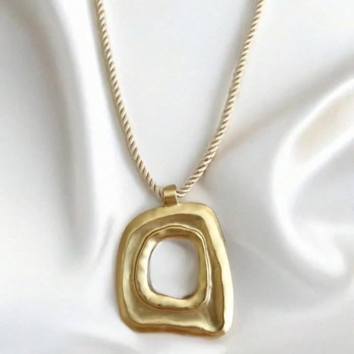 Chunky Gold Large Hollow Square Pendant Necklaces Bold Gold Irregular Geometric Square Pendant Statement Necklace Punk Hip-Hop Fashion Creative Jewelry Accessories for Women