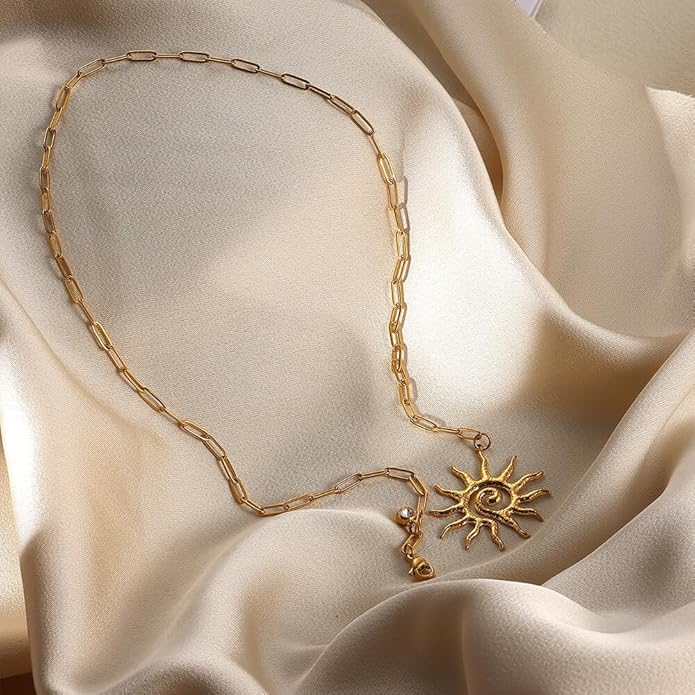 PINK TOWN Sun Necklace for Women Vintage Bohemian Spiral Sun Pendant Necklace Unique Gold Statement Sun Necklace Boho Style Jewelry