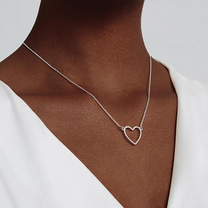 Cute Heart Necklace for Women Gold/Silver Plated Heart Pendant Choker Necklaces Tendy Love Heart Chain Necklace Dainty Gold/Silver Necklace Jewelry Gifts for Women