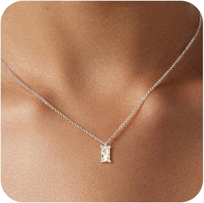 Diamond Pendant Necklace for Women, Dainty Gold Necklace 18k Gold Plated Paperclip Choker Necklaces Cute Open Oval Necklaces Simple Gold Necklace Jewelry Gifts for Women Trendy