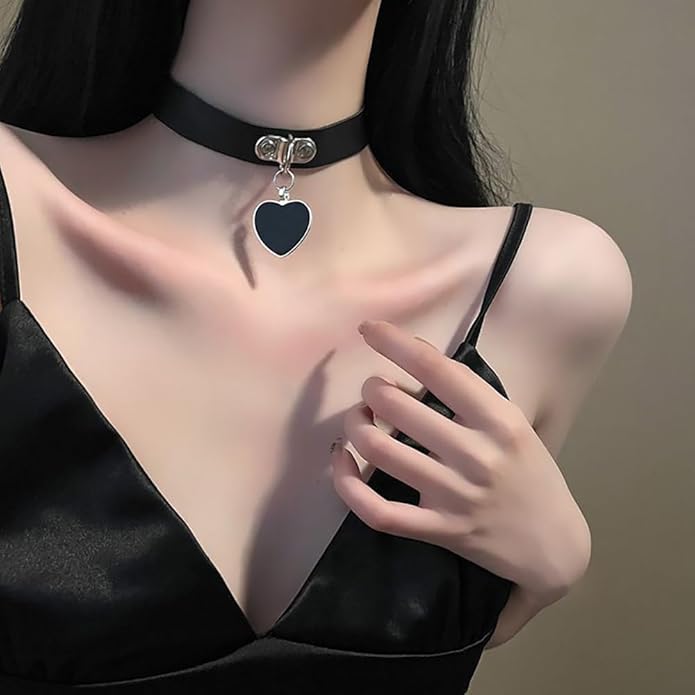 Gothic Heart Pendant Choker Necklace with Chain, Black Leather Collar, Silver Metal Hardware