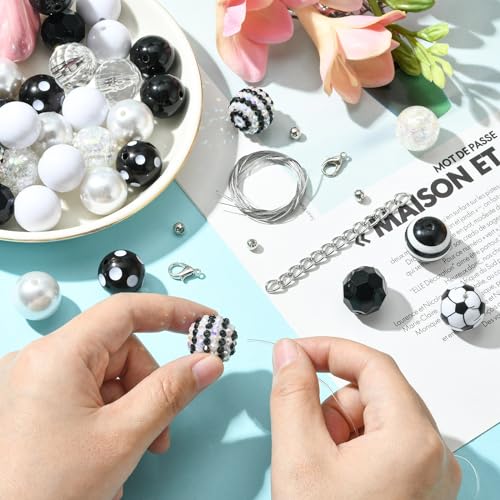 DanLingJewelry 50Pcs Random 20mm Acrylic Round Football Sport Theme Soccer Ball Bubblegum Beads for Bracelet Jewelry Making - color: 50pcs - football