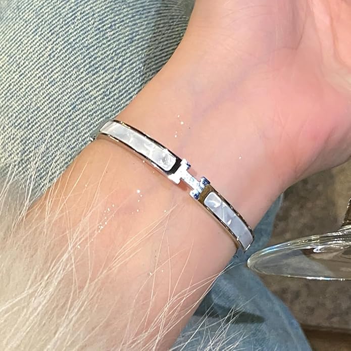 Stainless Steel H logo Bracelet Colorfast Skin does not turn green Classic styling cufflinks