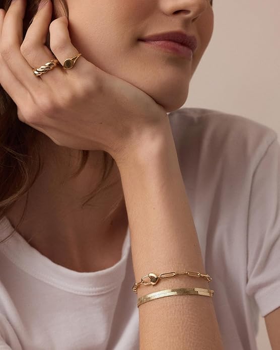 gorjana - Heart Padlock Bracelet 7" - 18k Gold Plating - Elegant and Romantic Design - Heart-Shaped Padlock Closure - Versatile for Any Occasion