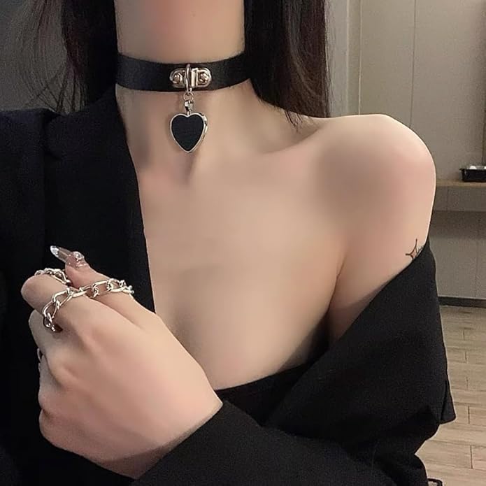 Gothic Heart Pendant Choker Necklace with Chain, Black Leather Collar, Silver Metal Hardware