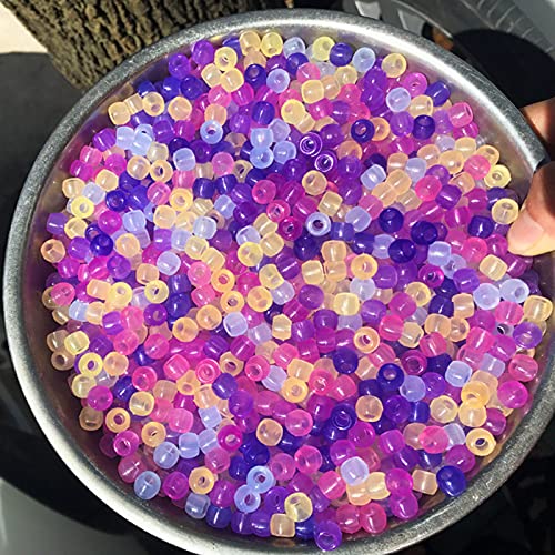 Amaney 600 Pieces UV Beads Multi Color Changing UV Reactive Plastic Pony Beads Glow in The Dark - color: UV Mixed