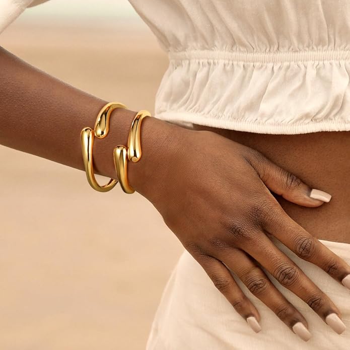 2Pcs Bangle Bracelets for Women Gold Arm Cuff 14k Gold Plated Chunky Gold Bangle Set Hinged Cuff Bracelets Trendy Arm Cuff Jewelry for Women