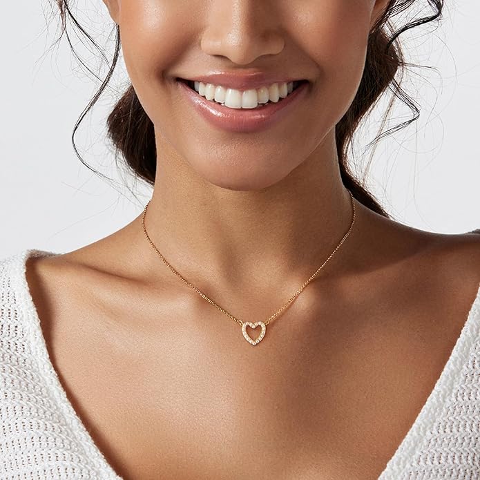 Cute Heart Necklace for Women Gold/Silver Plated Heart Pendant Choker Necklaces Tendy Love Heart Chain Necklace Dainty Gold/Silver Necklace Jewelry Gifts for Women
