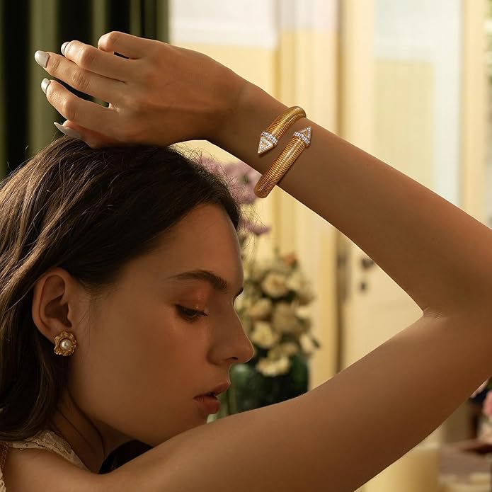 18K Gold Plated Bracelets for Women Gold Bangles for Women Chunky Bangle Bracelets for Women Bracelets Stack Tarnish Free Bangle Set of 3 for Women Accessories for Her Gifts