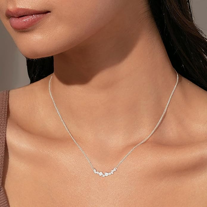 Diamond Pendant Necklace for Women, Dainty Gold Necklace 18k Gold Plated Paperclip Choker Necklaces Cute Open Oval Necklaces Simple Gold Necklace Jewelry Gifts for Women Trendy
