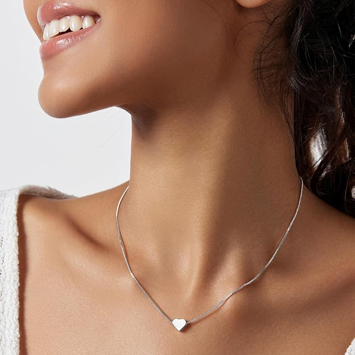 Cute Heart Necklace Dainty 18k Gold Plated Tiny Heart Pendant Choker Necklaces Small Gold Love Open Heart Chain Necklace for Women Simple Gold Necklace for Women Trendy Jewelry