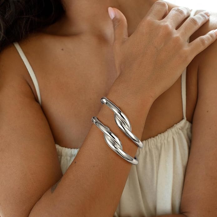 2Pcs Bangle Bracelets for Women Gold Arm Cuff 14k Gold Plated Chunky Gold Bangle Set Hinged Cuff Bracelets Trendy Arm Cuff Jewelry for Women