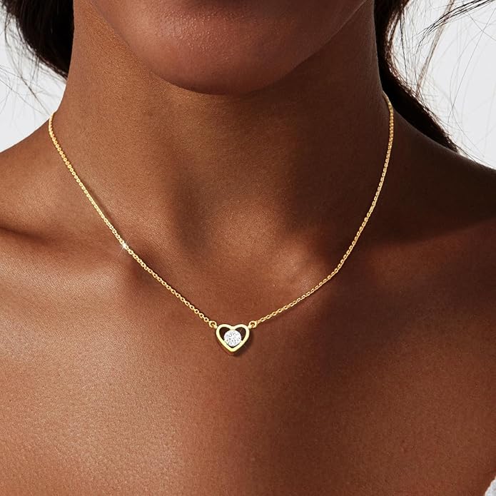 Cute Heart Necklace for Women Gold/Silver Plated Heart Pendant Choker Necklaces Tendy Love Heart Chain Necklace Dainty Gold/Silver Necklace Jewelry Gifts for Women