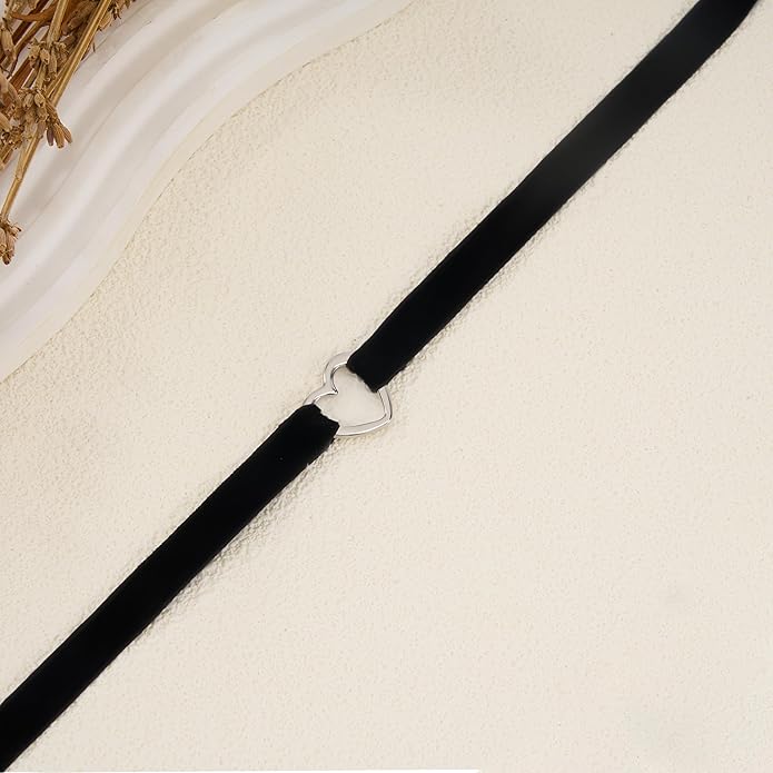 Choker Necklace for Women, Adjustable Goth Punk Black Choker Necklace, Highlights Your Collarbone Area