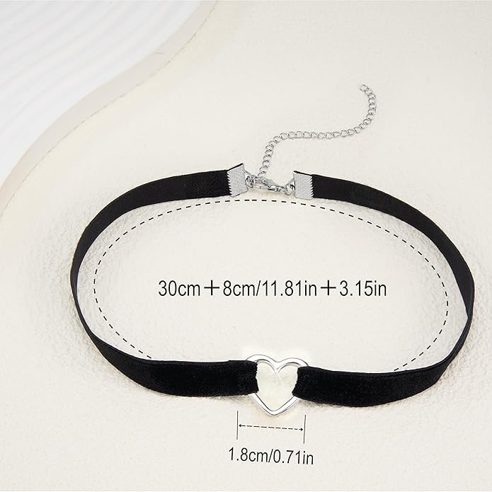 Choker Necklace for Women, Adjustable Goth Punk Black Choker Necklace, Highlights Your Collarbone Area
