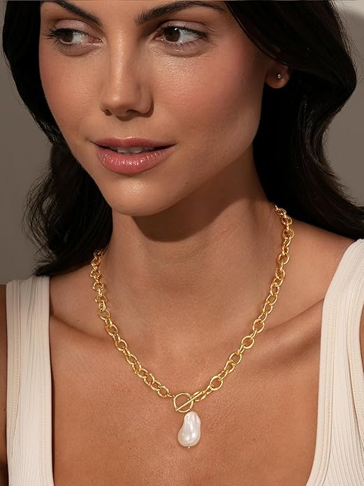 Chunky Gold Heart Necklace for Women，14K Gold Plated Puffy Heart Pendant Bold Chain Necklace with Toggle Clasp，Waterproof Non Tarnish Hypoallergenic Chunky Statement Jewelry Gift for Women