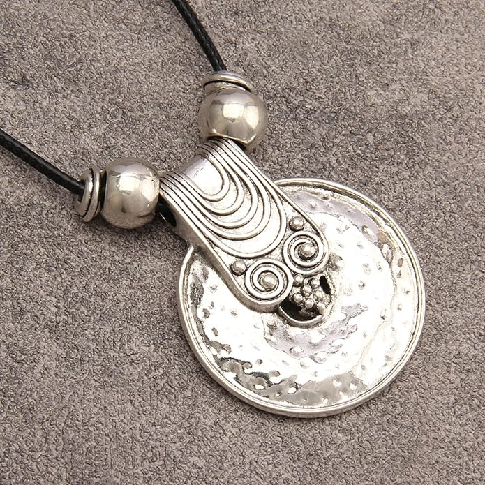 Boho Leather Necklace Women Bohemian Brown Circle Pendant Necklace Choker Long Necklaces for Women Boho Ring Large Pendant