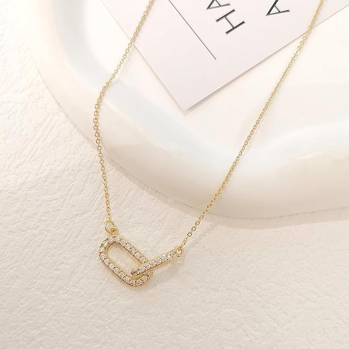 Diamond Pendant Necklace for Women, Dainty Gold Necklace 18k Gold Plated Paperclip Choker Necklaces Cute Open Oval Necklaces Simple Gold Necklace Jewelry Gifts for Women Trendy
