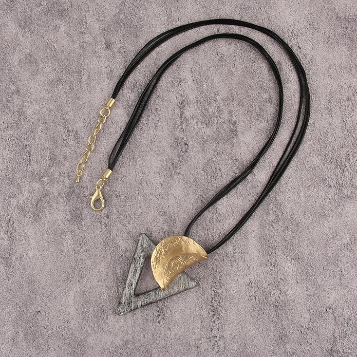 Boho Leather Necklace Women Bohemian Brown Circle Pendant Necklace Choker Long Necklaces for Women Boho Ring Large Pendant