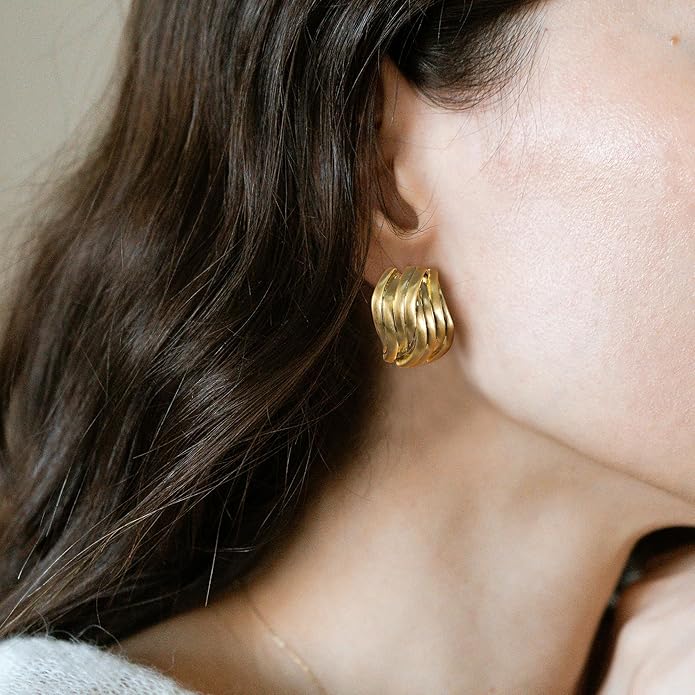 Mytys Two Tone Huggie Hoop Earrings Cross Over Design Twisted Rope Silver Gold Statement Wide Band Clip On Hoops for Women Fashion Jewelry Gift